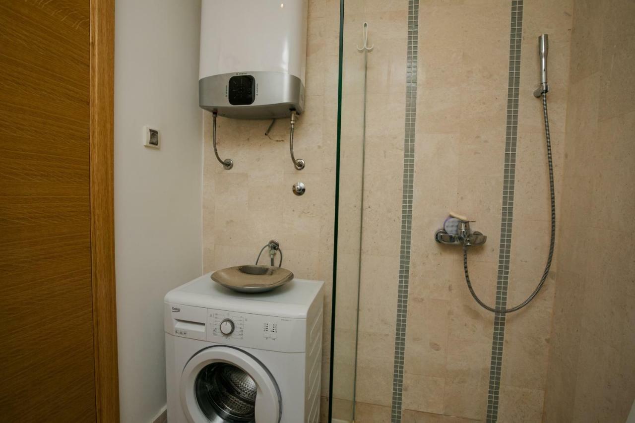 Apartment With Sea View Rafailovici Luaran gambar
