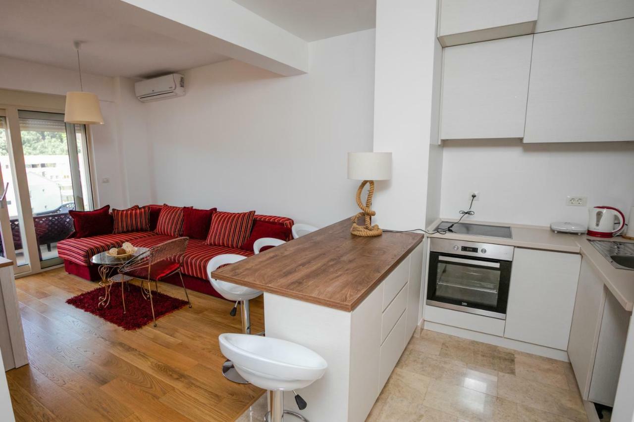 Apartment With Sea View Rafailovici Luaran gambar
