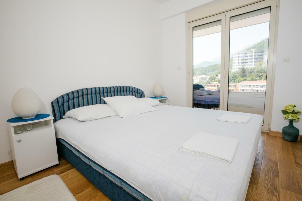 Apartment With Sea View Rafailovici Luaran gambar
